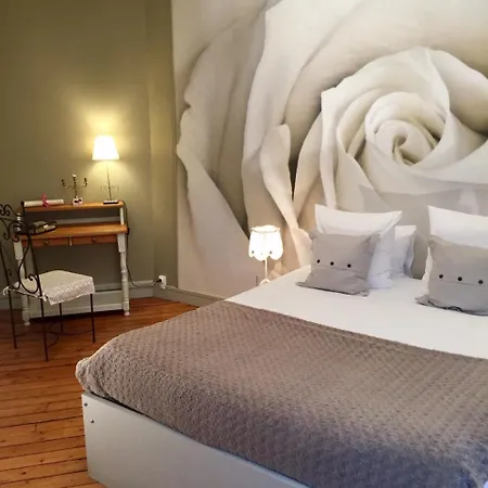 Oda ve Kahvaltı La Parenthese Du Rond Royal 4*